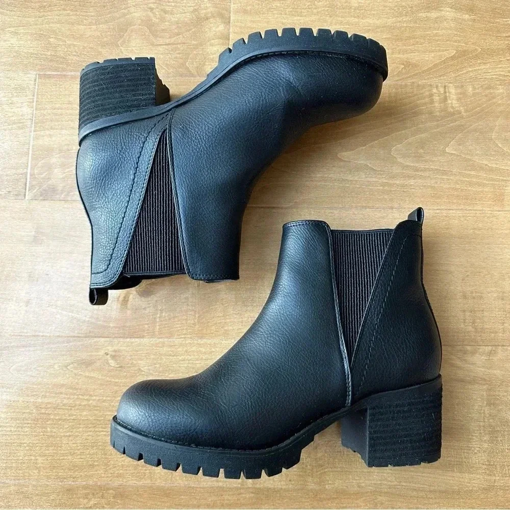 Mia Jody Chelsea Boot, Black, Women’s Heeled Leather Booties, Size 9M